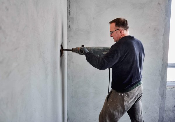 C'est quoi l'avantage d'un perforateur de la marque Dewalt ?