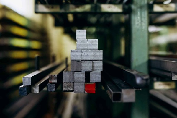 Choisir le tube acier carré idéal pour votre projet